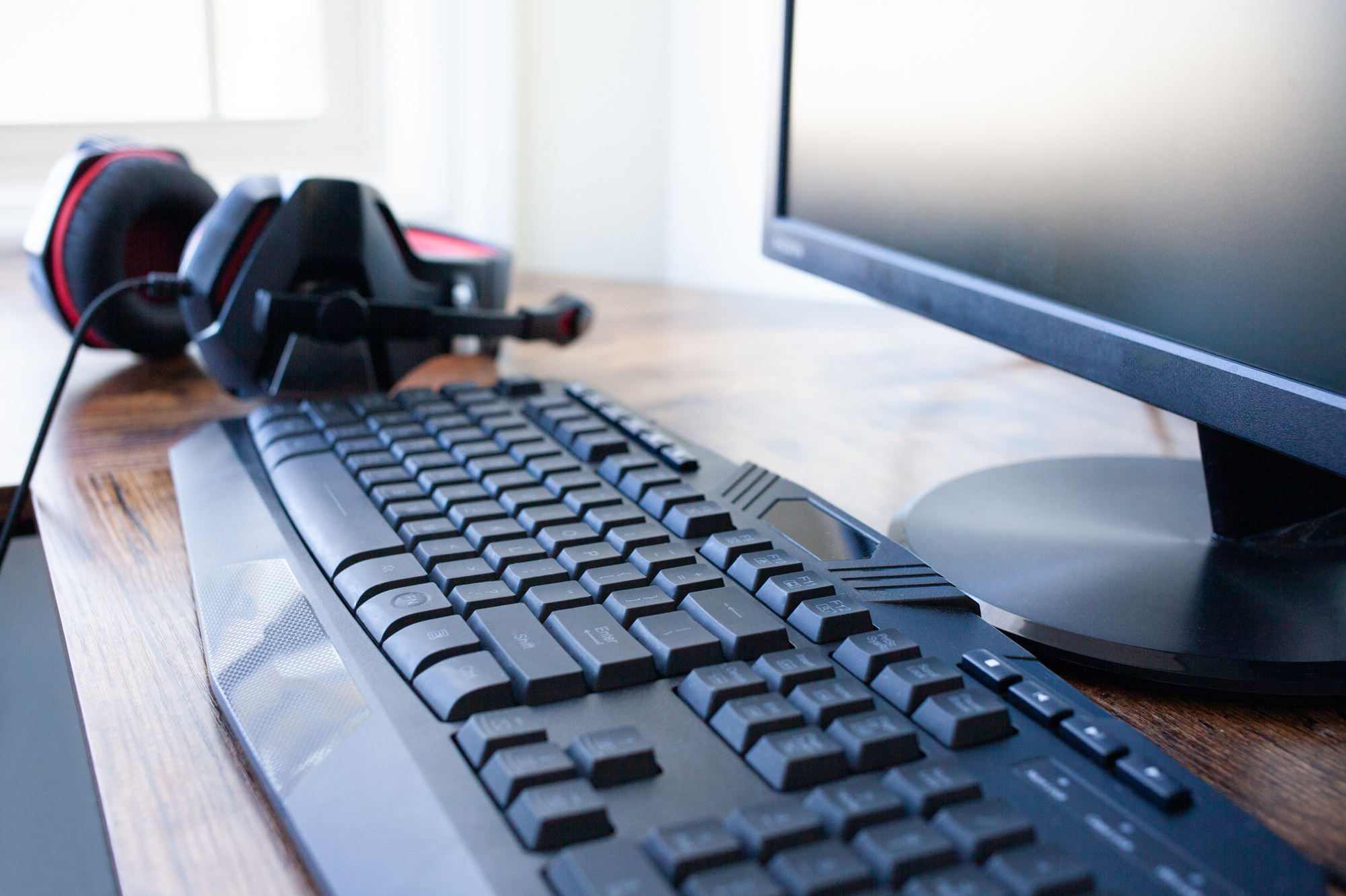 人気ゲーミングブランド商品、PC周辺機器の検品・梱包作業♪